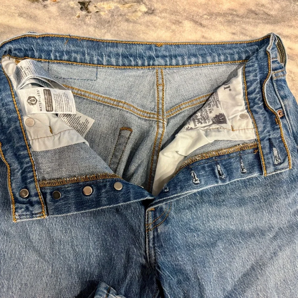 Levi's 501 Blue Denim Jeans - Picture 2 of 7